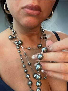 Beleza Curated Silvery Gray Graduated Pearl Station Necklace Set